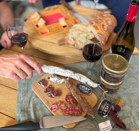 Beaujolais Nouveau 2026 : quel saucisson choisir pour un apéritif réussi ?