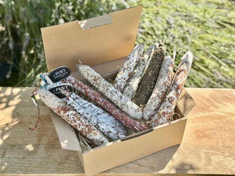 Pourquoi le saucisson a-t-il une fleur blanche ? Origine, rôle et conseils en 2025