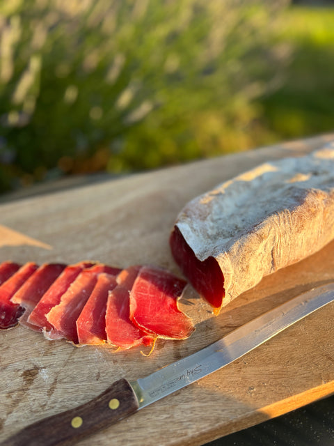 Noix d’épaule séchée : une charcuterie artisanale savoureuse et authentique