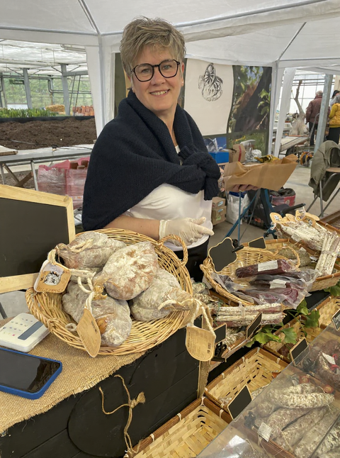 Pourquoi dit-on "faire le saucisson" ? Origines, signification et secrets de fabrication