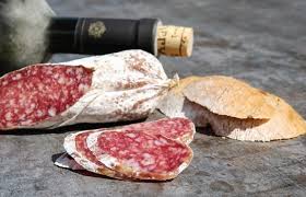 Comment choisir un bon saucisson : guide pratique pour reconnaître la qualité en 2025