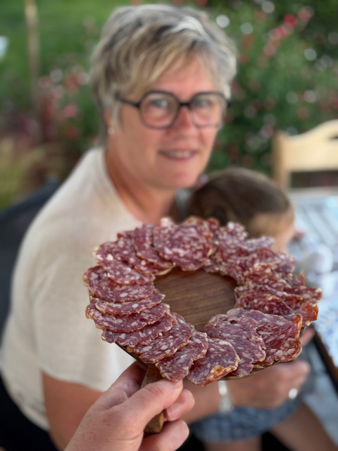Pourquoi le saucisson reste l'incontournable de l'apéritif en France